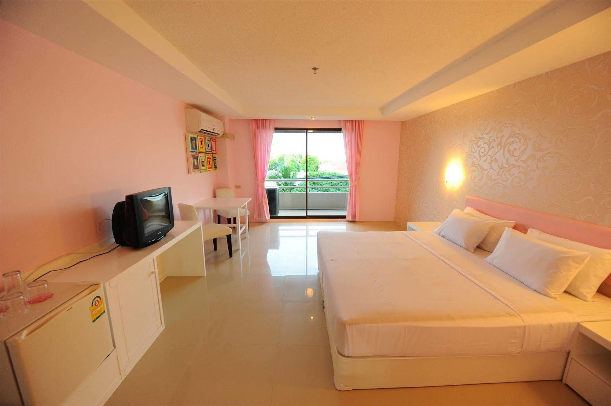 Angket Hip Residence Pattaya Exterior foto