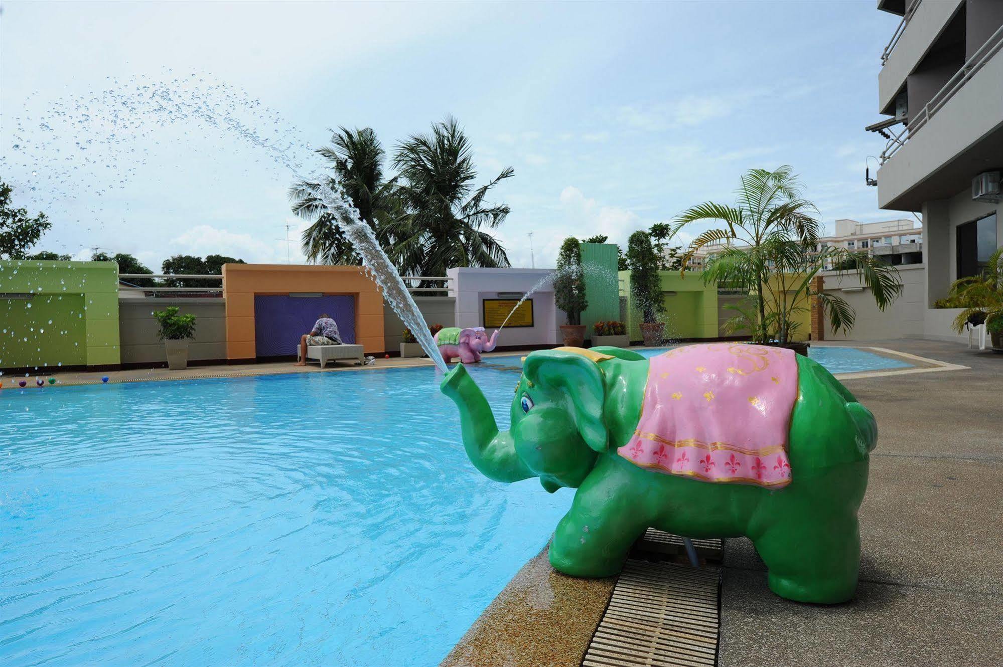 Angket Hip Residence Pattaya Exterior foto
